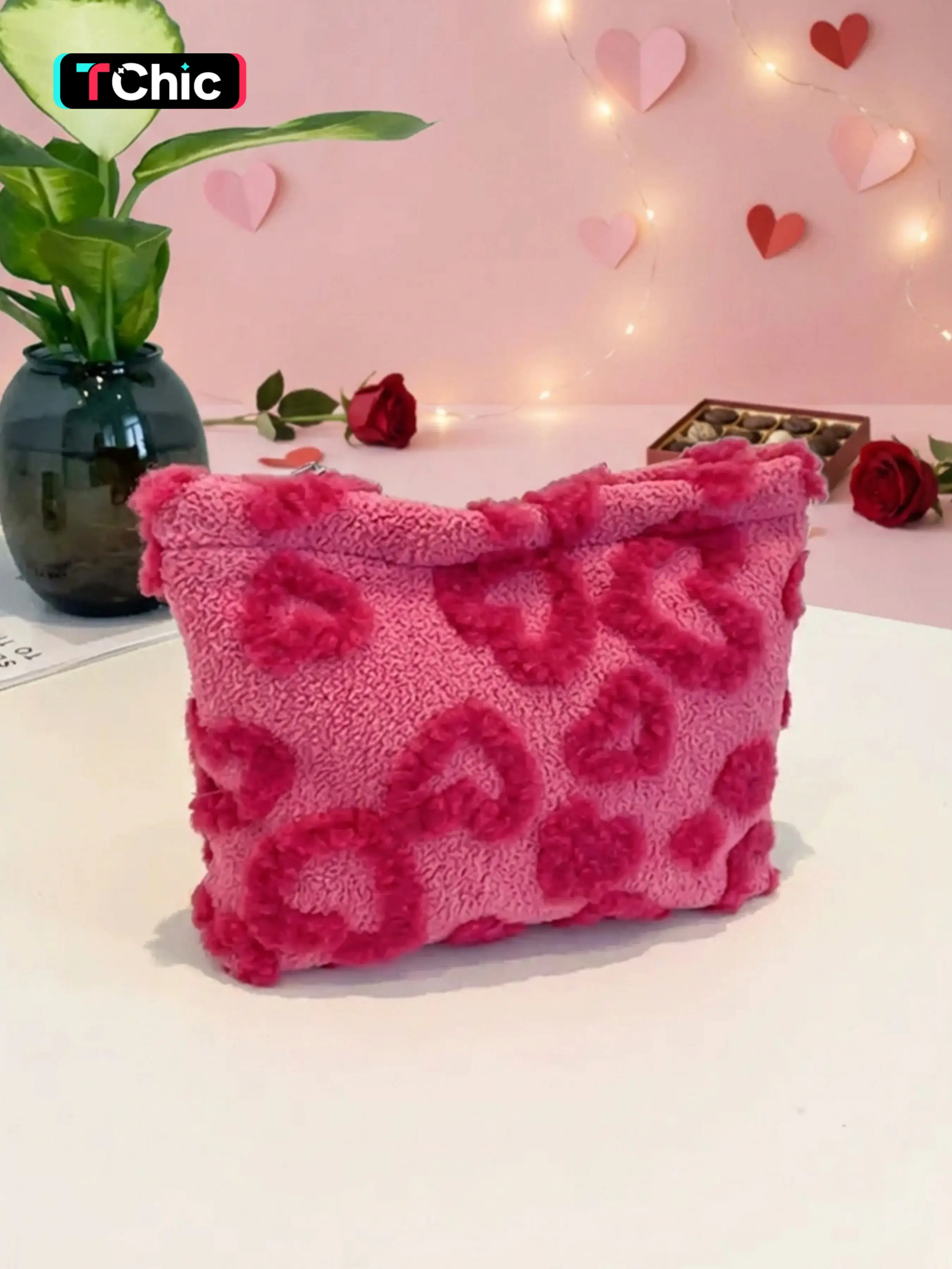 Valentine's Day Heart Makeup Bag, Portable Octagonal Travel Beauty Bag, Suitable for Women and Girls, Cosmetic and Skincare Accessories