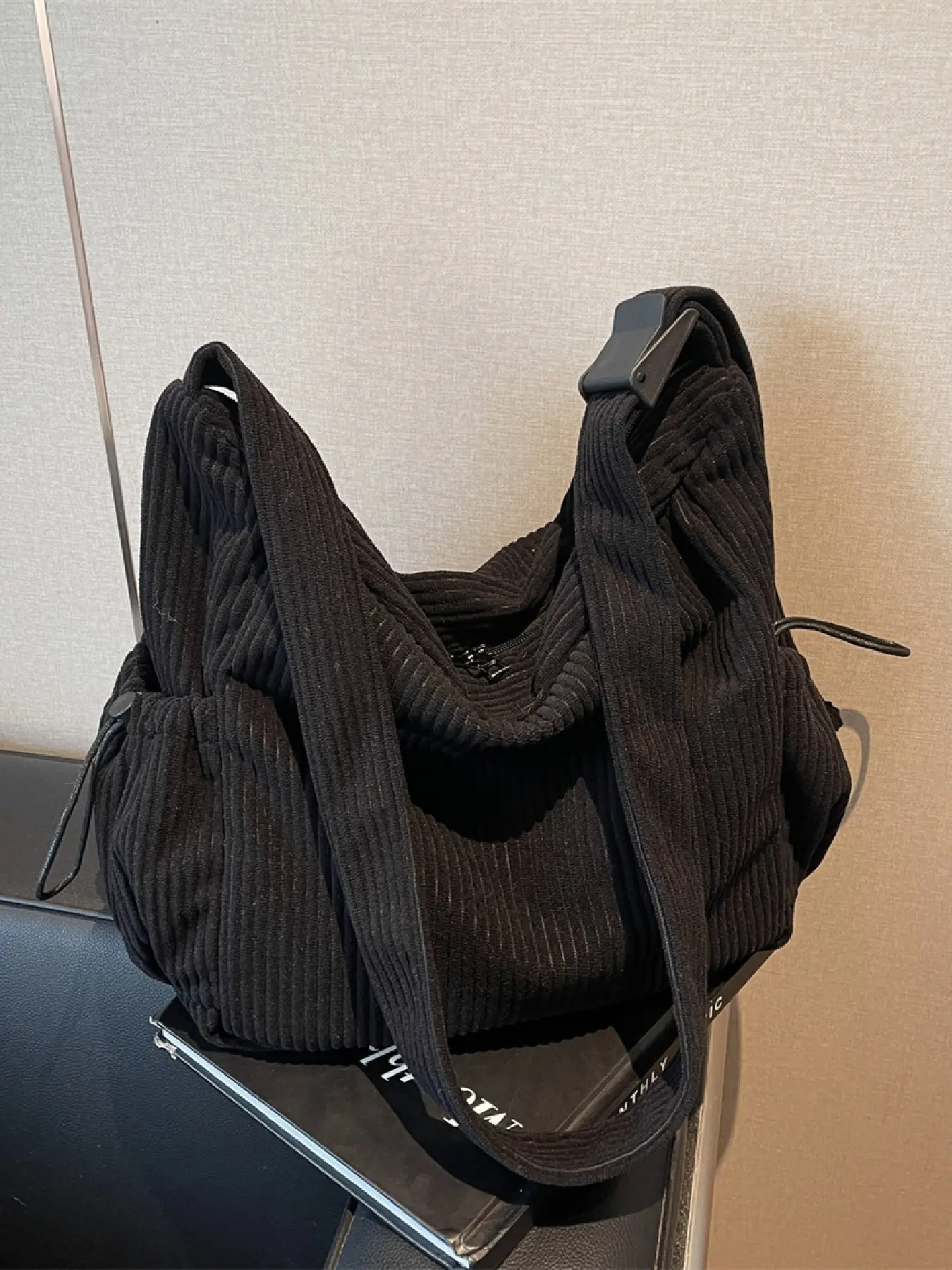 Women's Corduroy Tote Bag, Zip Closure, Large Capacity Commuter Shoulder Bag, Stylish and Durable, Perfect for Daily Use, Casual Crossbody Tote Bag, Textured Commuter Bag