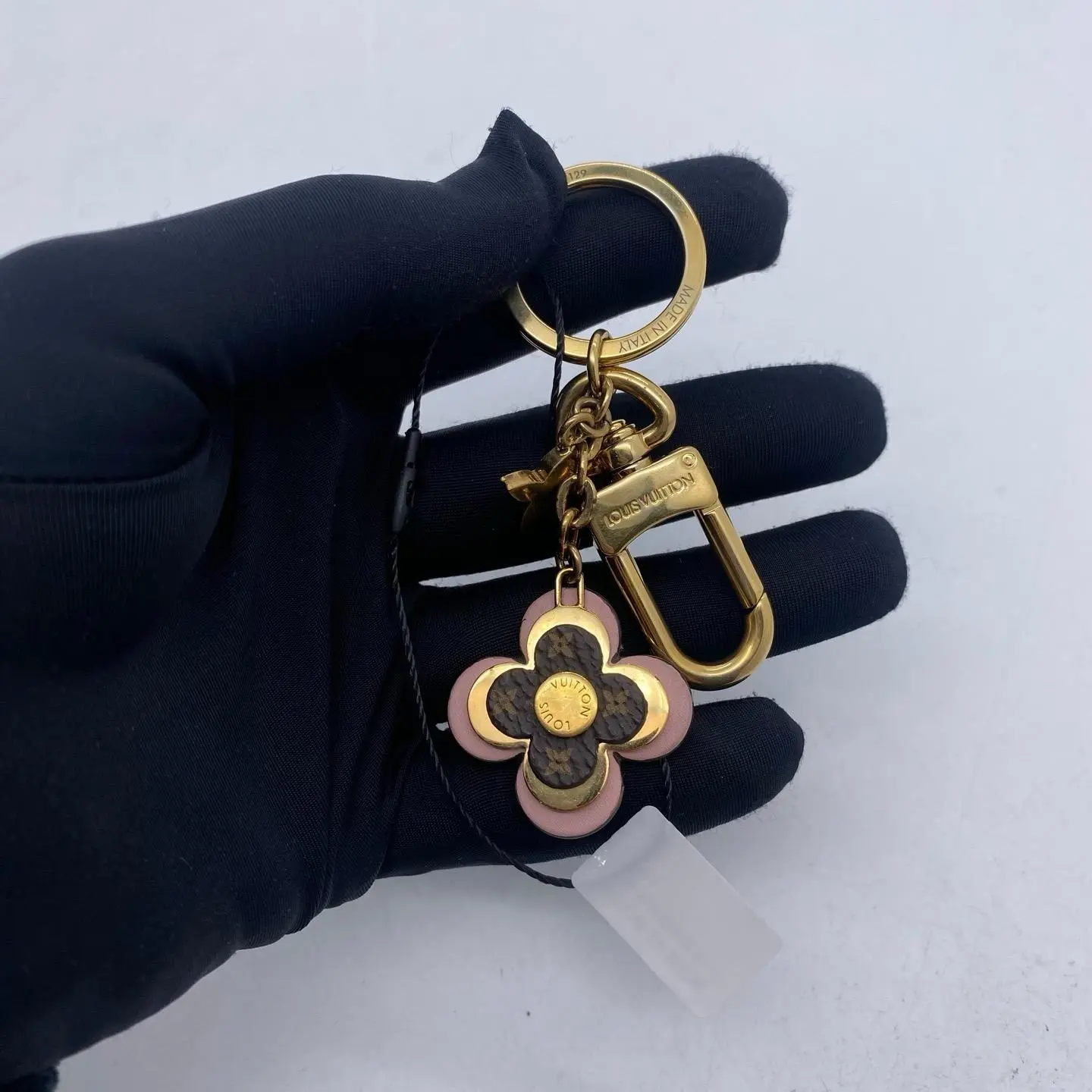 Pre-owned Louis Vuitton Gold‑Tone Flower Keychain Bag Charm 2600746