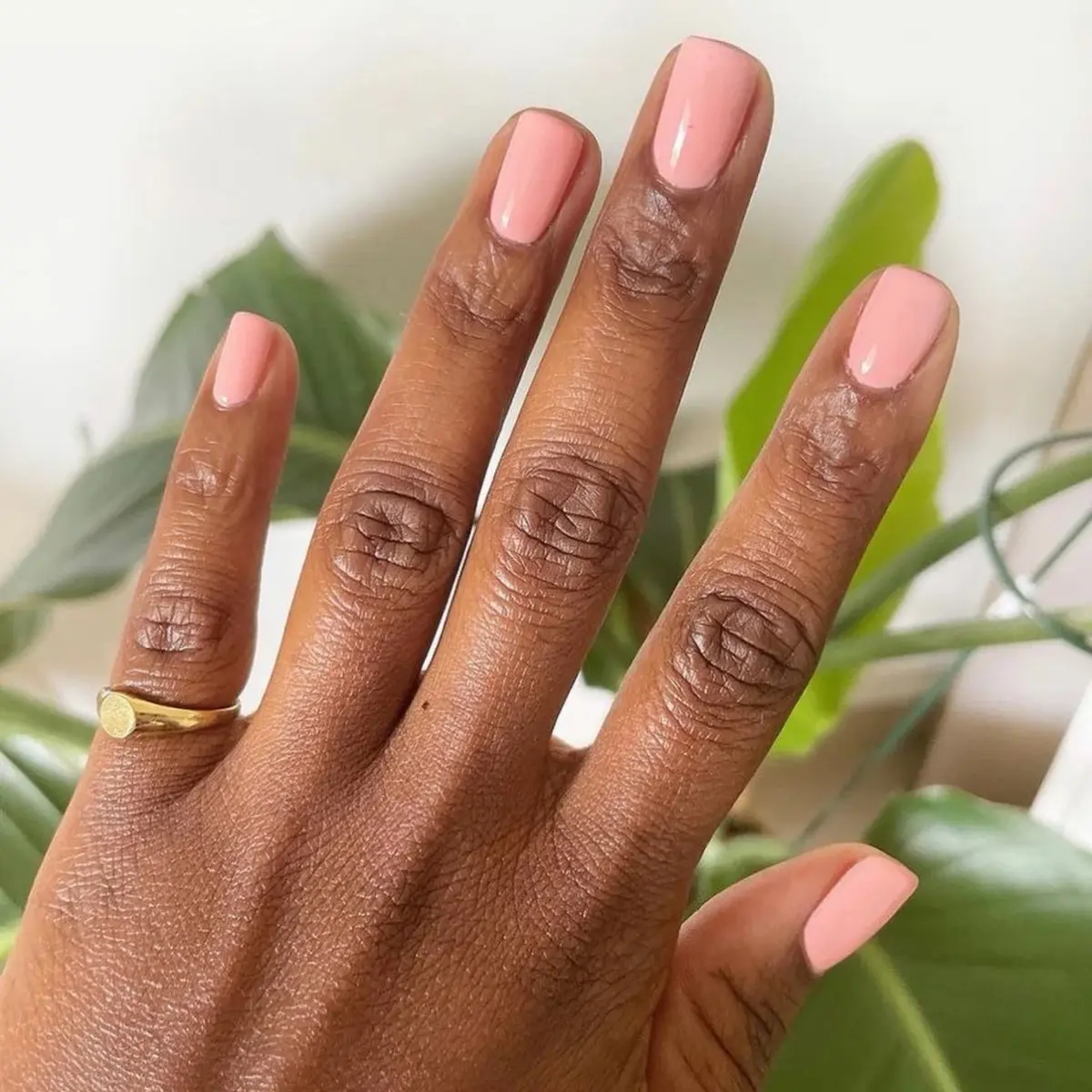 DND DC 143 BANANA CREPE  Gel and Lacquer Duo nail care nail art