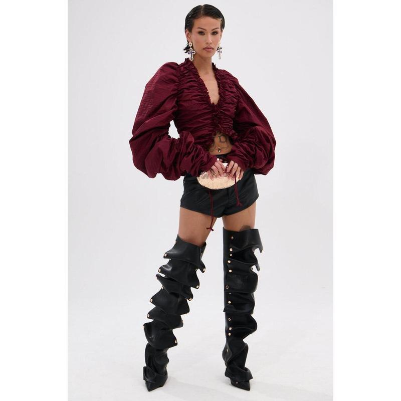 IN IT TO WIN IT RUCHED BLOUSE IN BURGUNDY