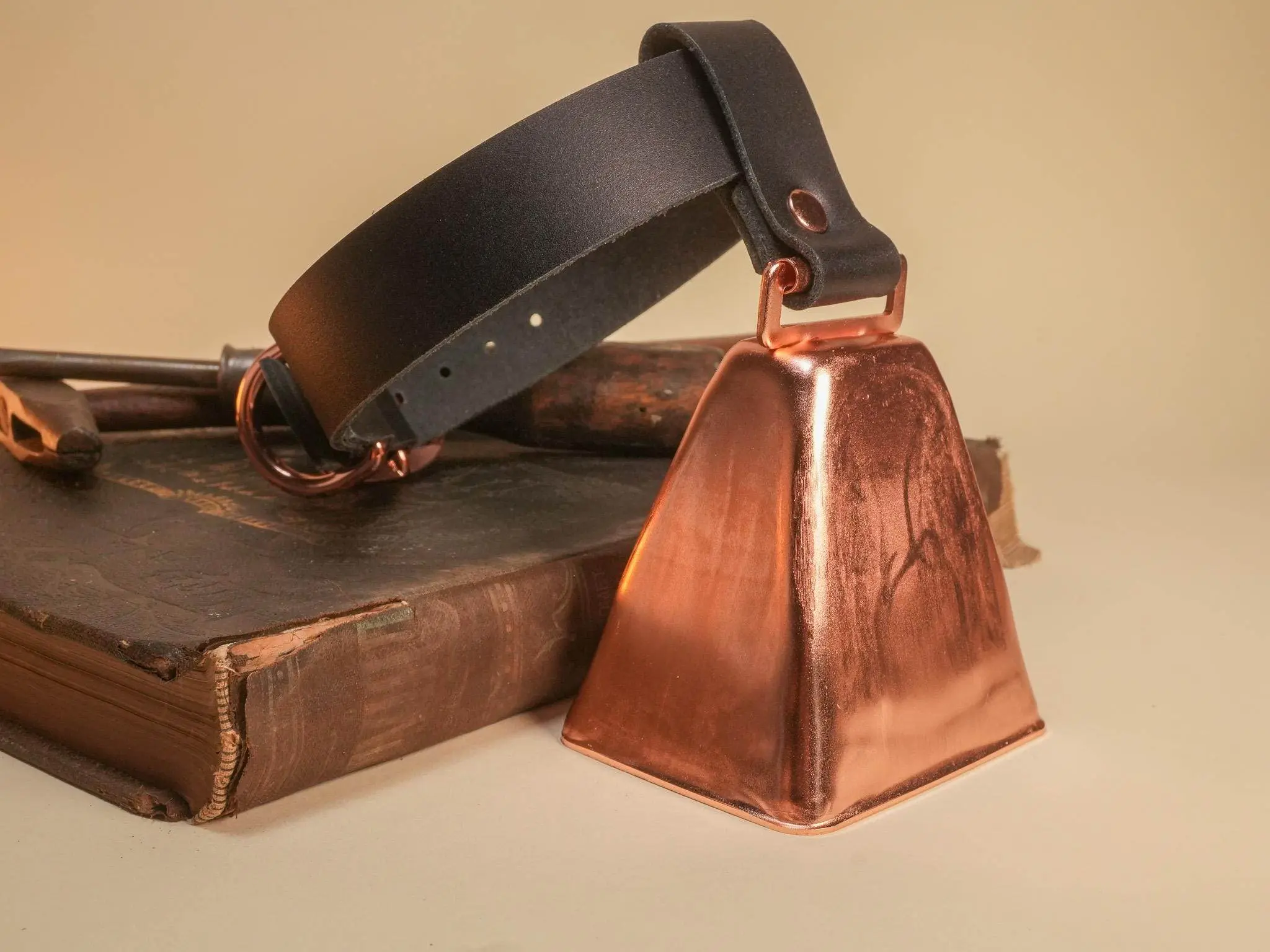 Hucow Collar with Copper Cowbell in Black Leather
