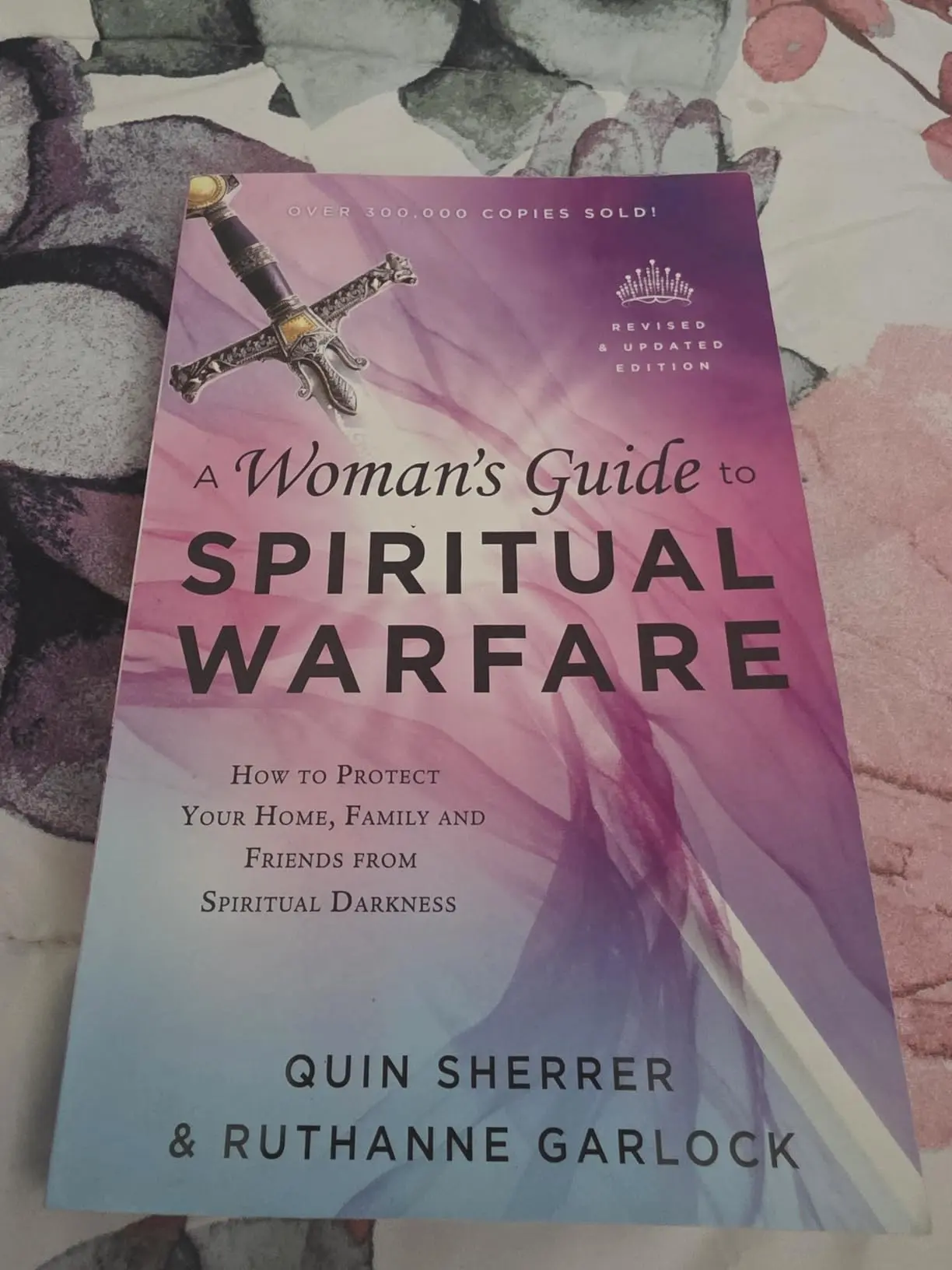 A Woman's Guide to Spiritual Warfare: How to Protect Your Home, Family and Friends from Spiritual Darkness Prayer Protection, Guidance, Faith
