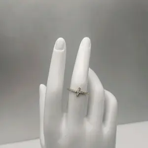 10KT Gold Sideways Cross Ring – Size 8