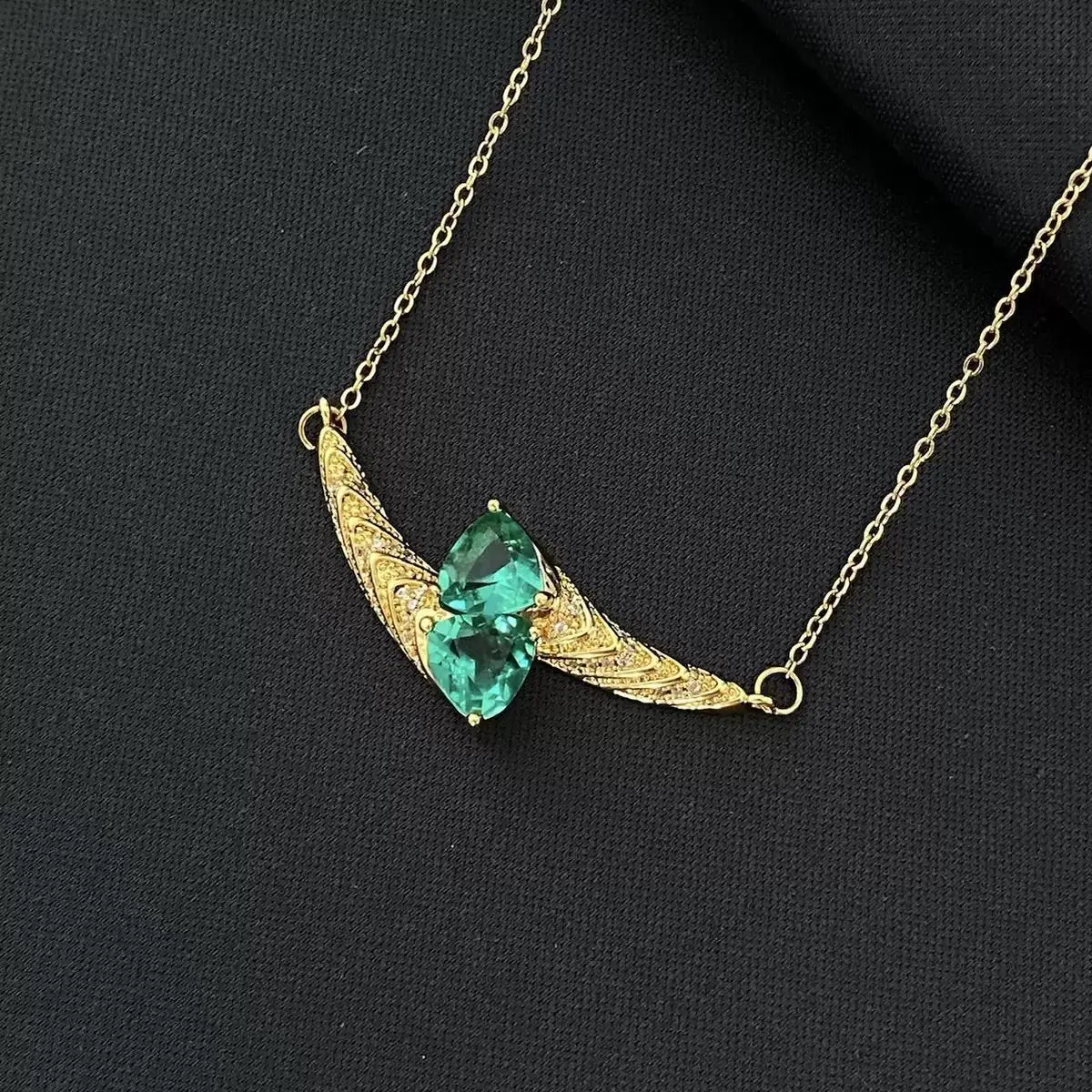Women's Fashion Leaf Shape Emerald Choker Necklace - LisiZen Minimalist Light Luxury High-End Fully Studded Unique Titanium Steel Everyday Accessory DZXL4393