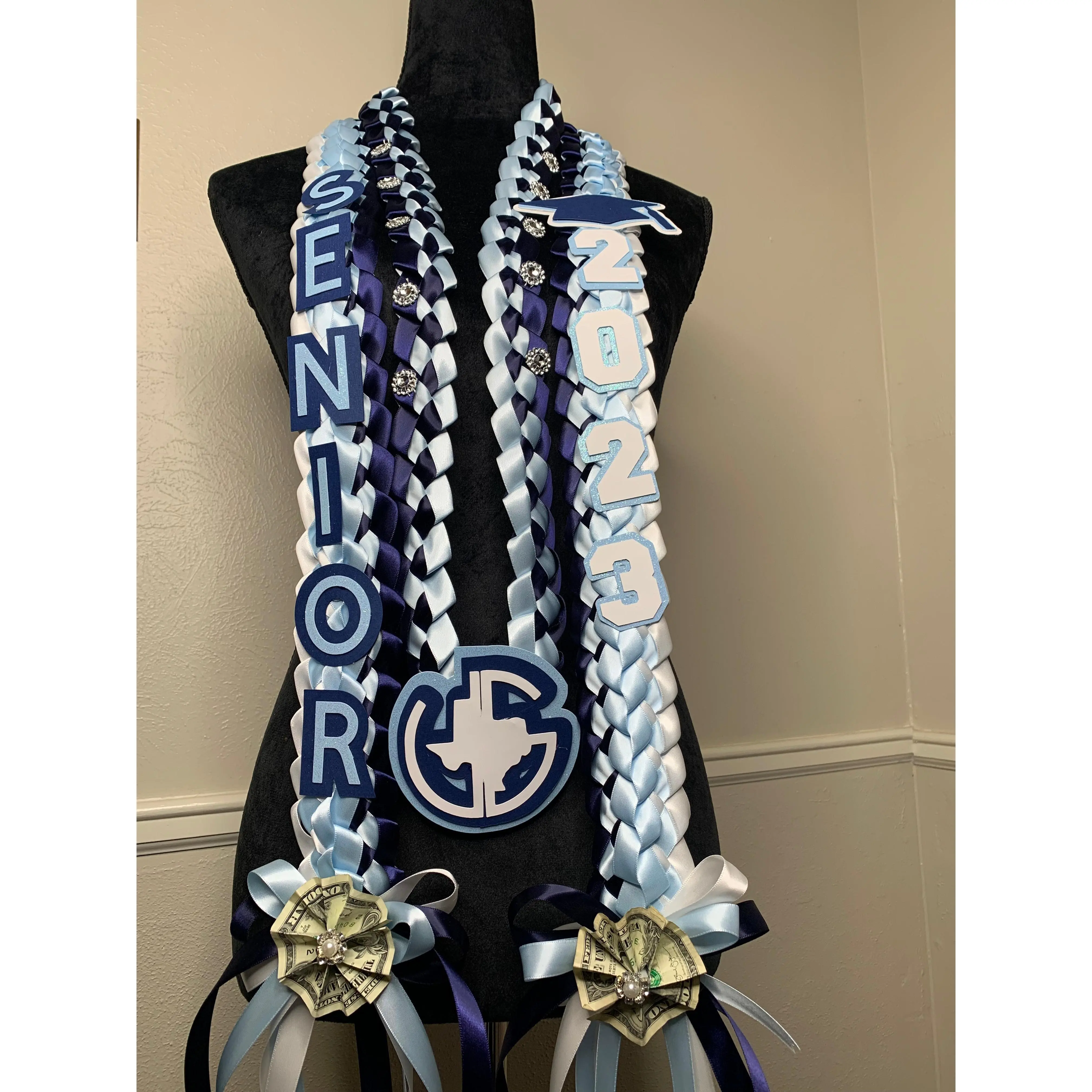 Graduation Deluxe Lei  (3 colors)