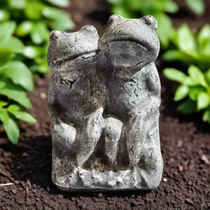 Charming Frog Couple Statue (7" x 5")