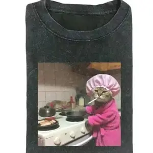 Comfort Colors Funny Animal Housewife Cat T-Shirt, Animal Shirt Vintage Graphic Tee, silly cat meme Graphic Tee Gift For Men Women, Menswea