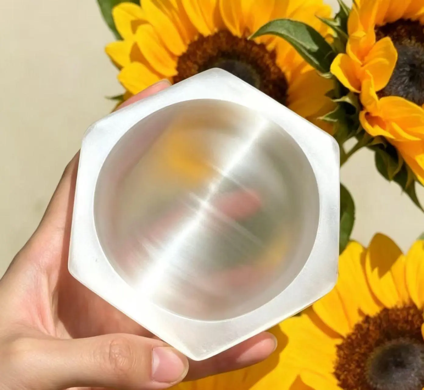 Natural Selenite Bowl - Multi-Shape Decoration for Chakra Cleansing, Meditation & Jewelry Storage, Ideal Altar Accessory & Gift for Crystal Enthusiasts