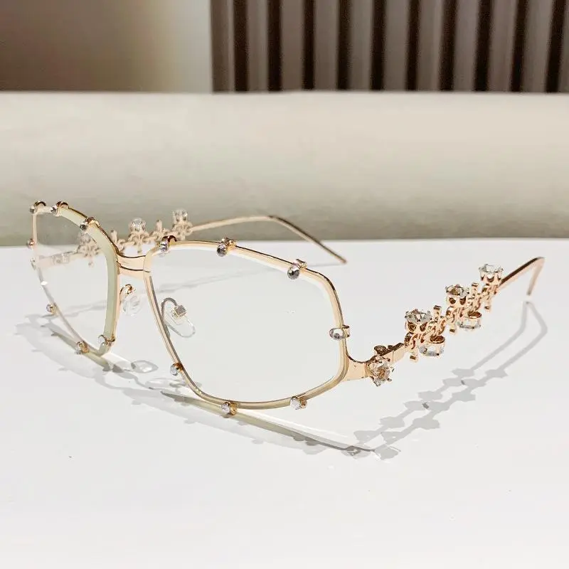 Golden Unisex Cat Eye Full Rim Statement Glasses - Lightweight PC Plastic Frames, Tinted Lenses, Street Style for Daily Wear, Statement Frame Glasses, Street Style Outfits, Casual Frames & Glasses