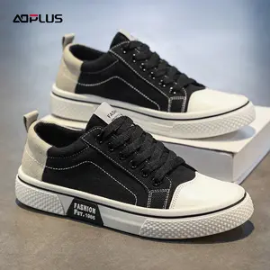 Black-White Contrast Casual Sneakers: Canvas panel + contrast stitching for retro style, textured thick sole for comfort and quality, suitable for daily commute/outfit matching, blending style and practical foot feel