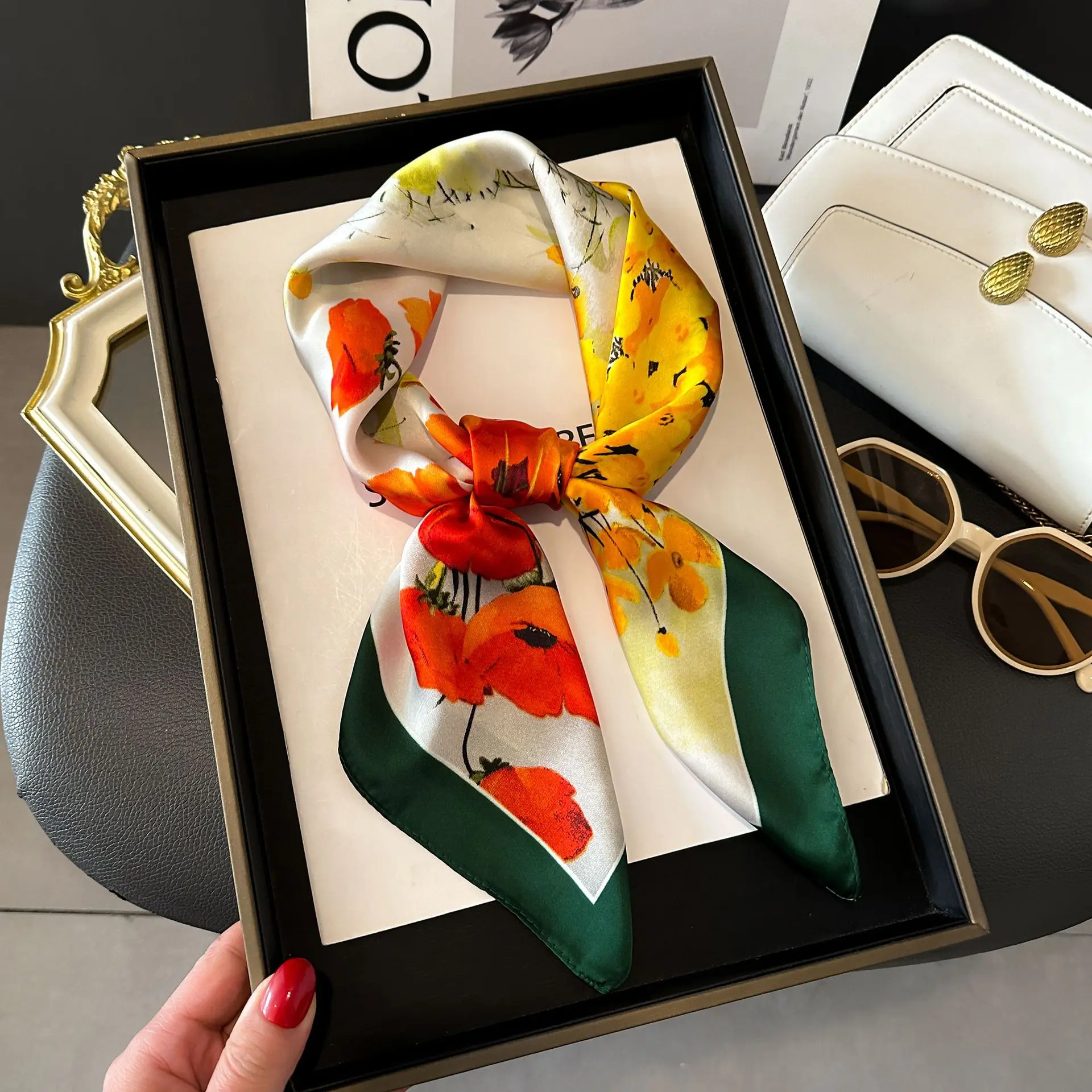 Flowers bloom in full bloom