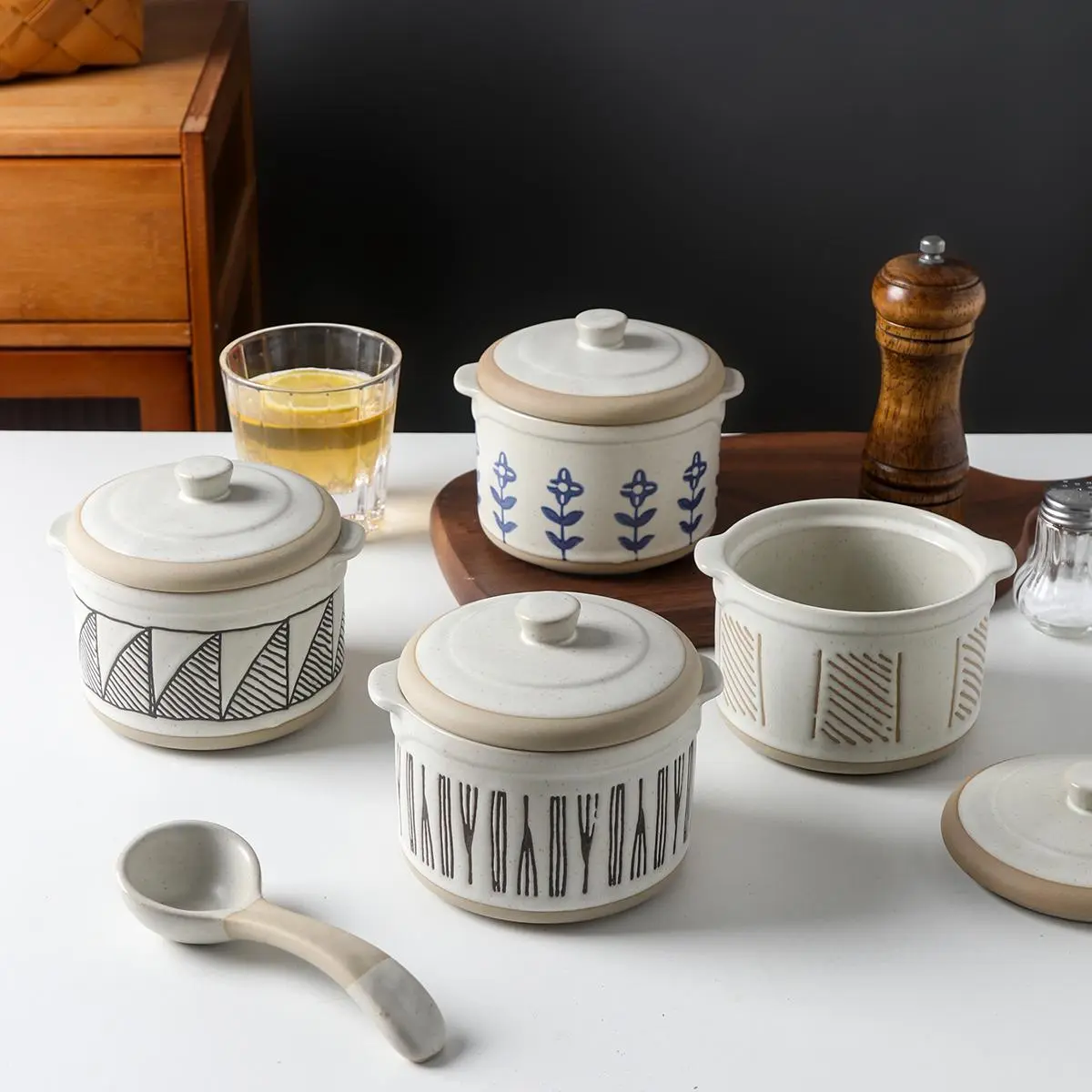 Ceramic Stew Pot with Textured Pattern, 1 Count Soup Bowl, Microwave & Dishwasher Safe Bowl, Kitchenware for Home Use