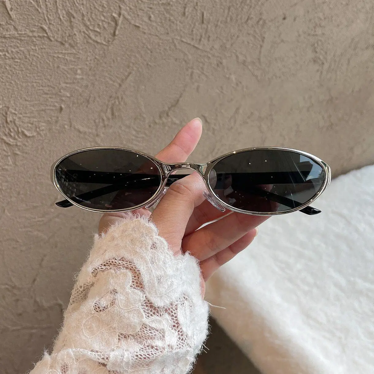 Y2K Slim Oval Metal Sunglasses for Women, Retro Small Frame UV400 Protection Fashion Eyewear for Daily Streetwear