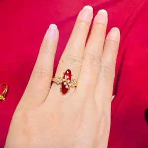 Women's Elegant Gold-Tone Metal Ring with an Adjustable Fit - Comfortable Costume Jewelry for Casual Wear & Special Occasions