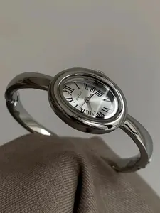 Women's Elegant Oval Vintage Quartz Watch, Silver Color Band, Mineral Glass Dial, Buckle Closure, Modern Casual Wristwatch, Perfect Gift, Fashion Jewelry Accessory