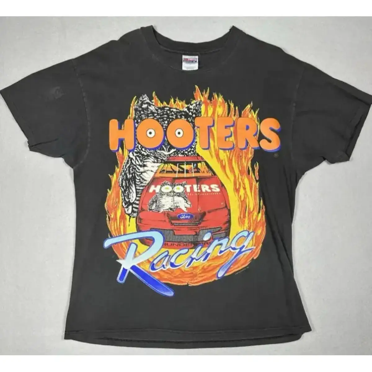 2026 New Unisex Crewneck Tee Everyday Comfort Shirt Vintage original 1995 Hooters Racing Breakthrough T-shirt, fun-filled retro Nascar aesthetic pattern T-shirt, 90s aesthetic racing fan top, stylish oversized racing  Y2K Streetwear Trendy Graphic ,tshirt