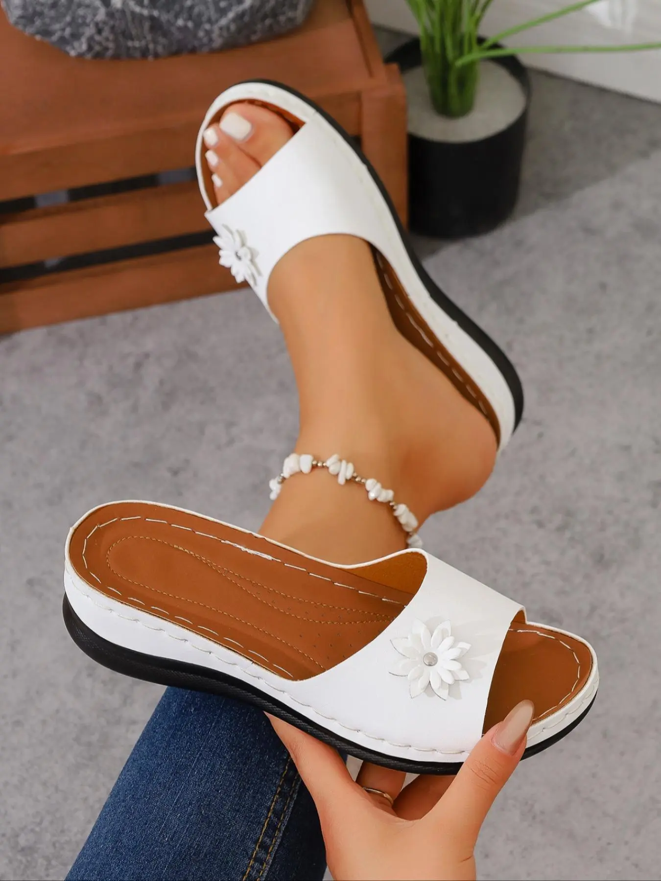 Women's Flower Decorated Platform Sandals, Casual Comfortable Wedge Sandals for Beach, Lightweight Breathable Non-slip Sandals for Daily Wear, Bohemian Trending Sandals, Boho Casual Sandals, Fashionable Floral Sandals, Floral Design Sandals
