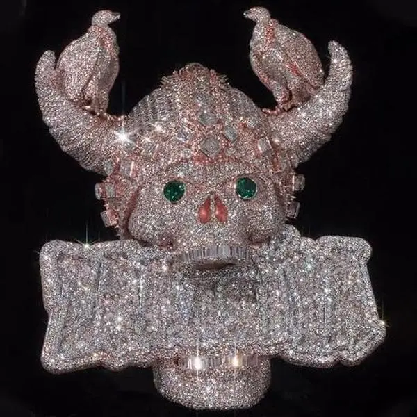 Hip-hop large-sized bull head pendant, hip-hop fully diamond-studded bull head pendant, trendy street culture rap pendant, Halloween and Christmas gift