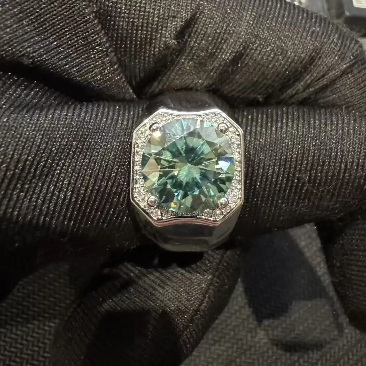 US LC | 5CT silver Green Moissanite Halo Signet Ring QH-R0050-S5CT-GN