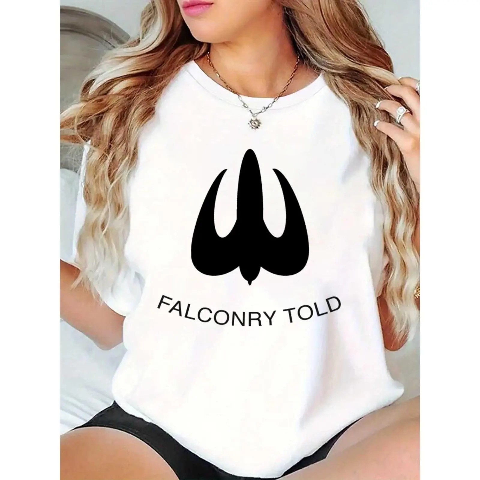 Women's Falconry Told Graphic T - Shirt, Casual Crew Neck Short Sleeve Tee with Falcon Hunting Logo Print, Daily Outdoor Sports Streetwear for Women, Ideal for Falconry Enthusiasts, Skirts, Day, Basic, Comfortable, Shortsleeve, Tshirt, Essential