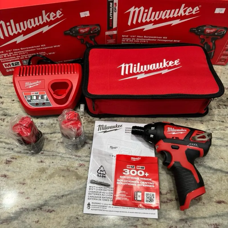 Milwaukee M12 1/4 Screwdriver kit