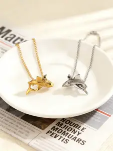 3D shark design, available in 18K gold and steel color options. Made of stainless steel that won’t fade, it’s versatile enough to pair with any daily style.