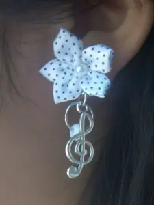 2PCS Polka Dot Lily Pearl Earrings with Note Elements, Y2K Style Studs, Cute Simple Design, Perfect Gift, Daily Accessory, Party, Holiday