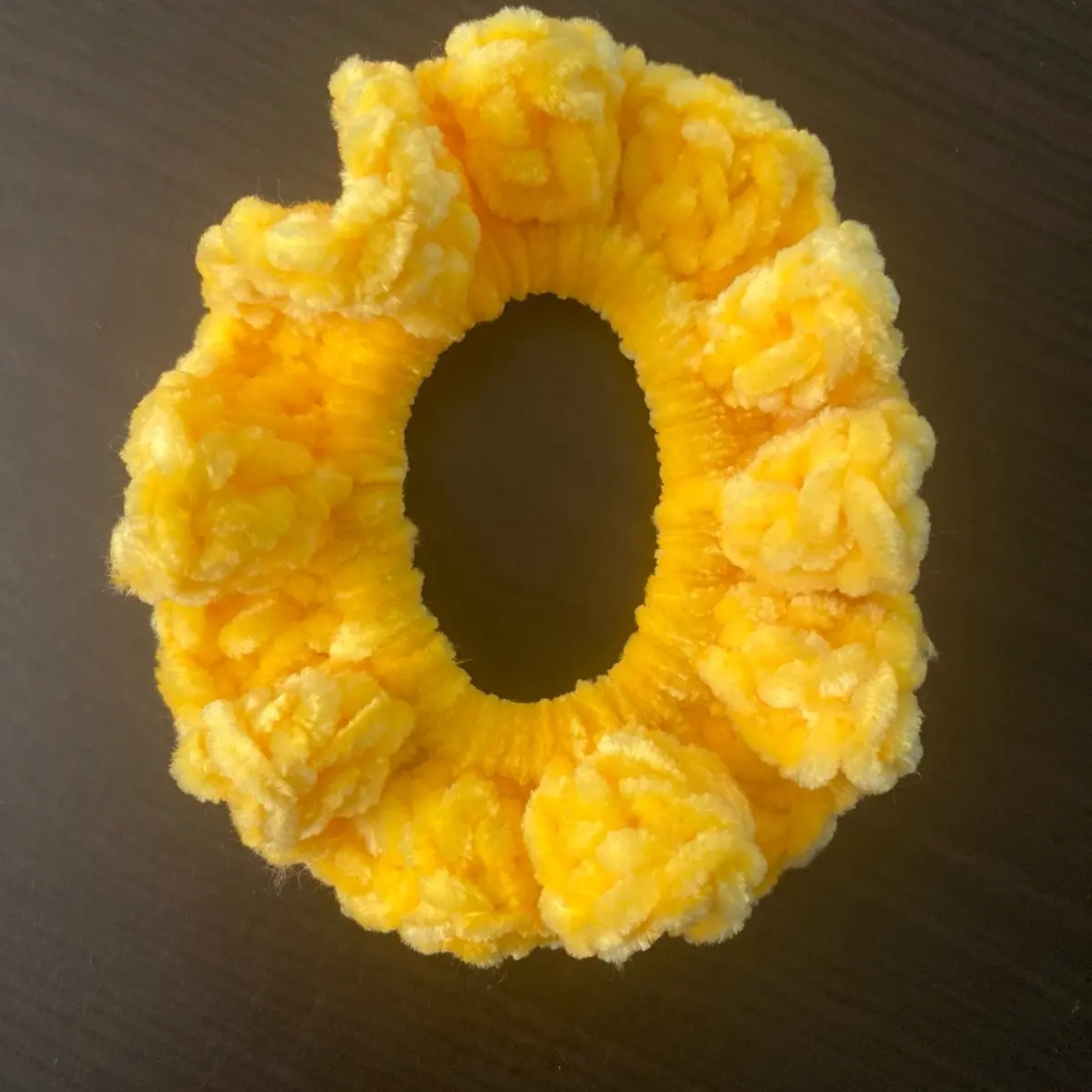Crochet ruffle scrunchie