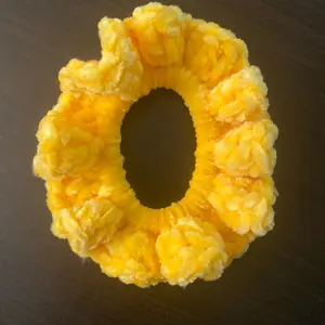 Crochet ruffle scrunchie