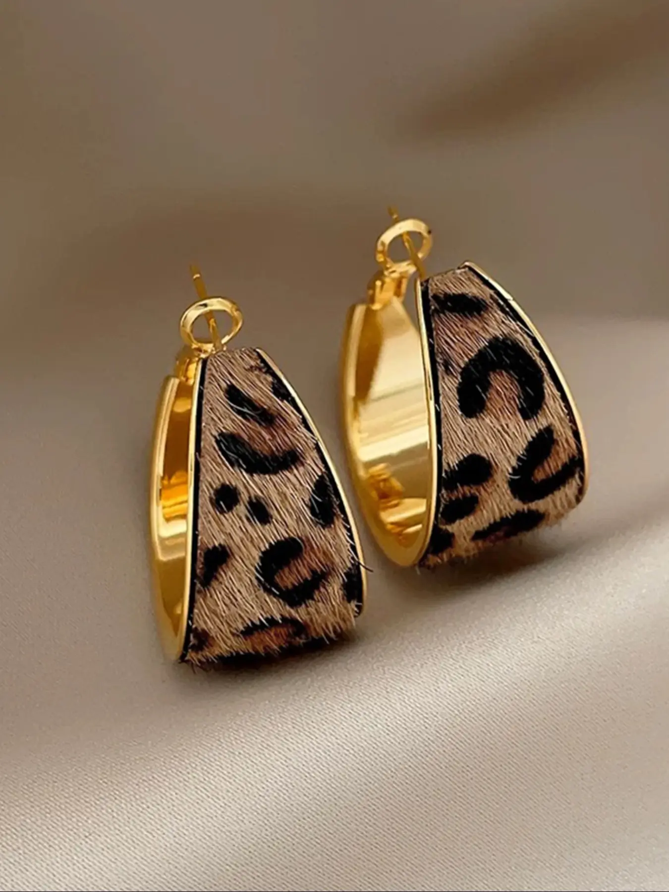 Women's Fashionable Vintage Elegance Velvet Leopard Design Ear Cuffs, Animal Print Earrings, Unique Style Perfect for Parties, Ladies' Stylish Jewelry Accessories, Trendy Jewelry