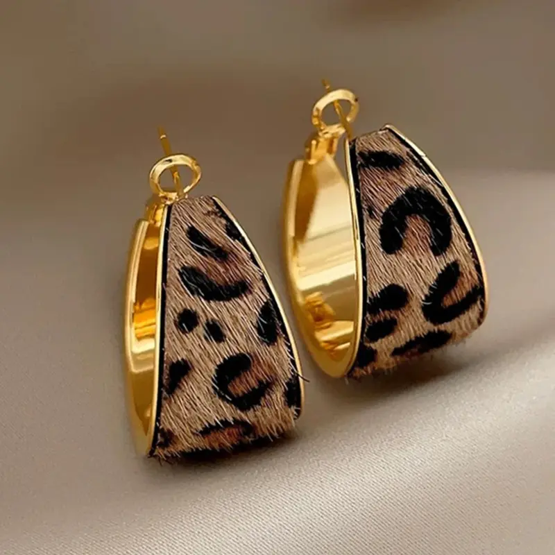 Women's Fashionable Vintage Elegance Velvet Leopard Design Ear Cuffs, Hoop earings, Animal Print, Unique Style Perfect for Parties, Ladies' Stylish Jewelry Accessories, Trendy Jewelry
