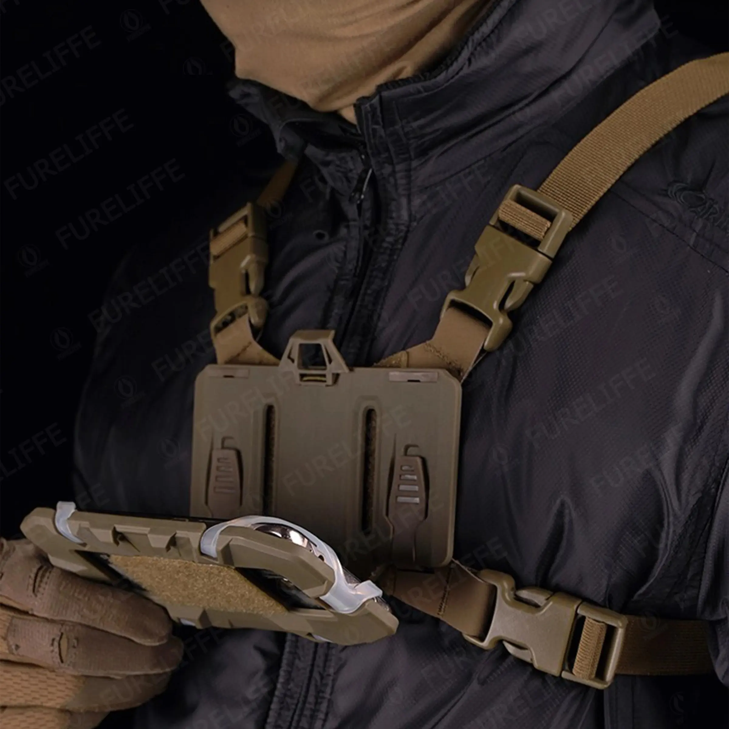 Tactical Phone Holder,  1 Count Foldable Mobile Phone Holder, Multifunctional Adjustable Outdoor Phone Holder for Tactical Vest, Outdoor Running, Sports & Daily Use, Cell Phone Mounts