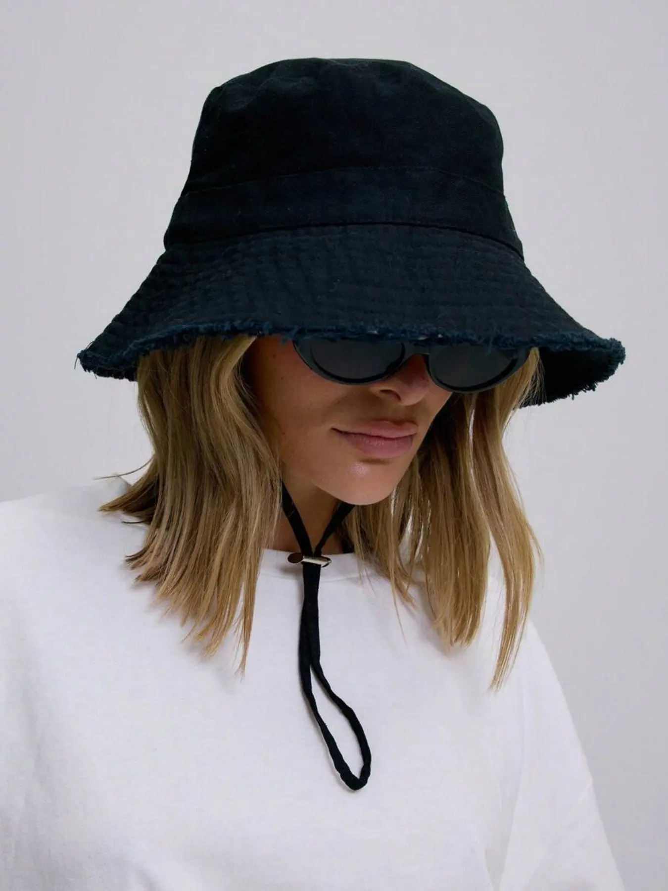 1pc Women's Drawstring Trim Bucket Hat, Sunscreen Hat, Adjustable Outdoor Hat, Adjustable Chin Strap Design, Distressed Finish, Soft Fabric, Sun Protection, Windproof, Fashionable, Suitable For Travel, Beach, Vacation, Casual Daily Use
