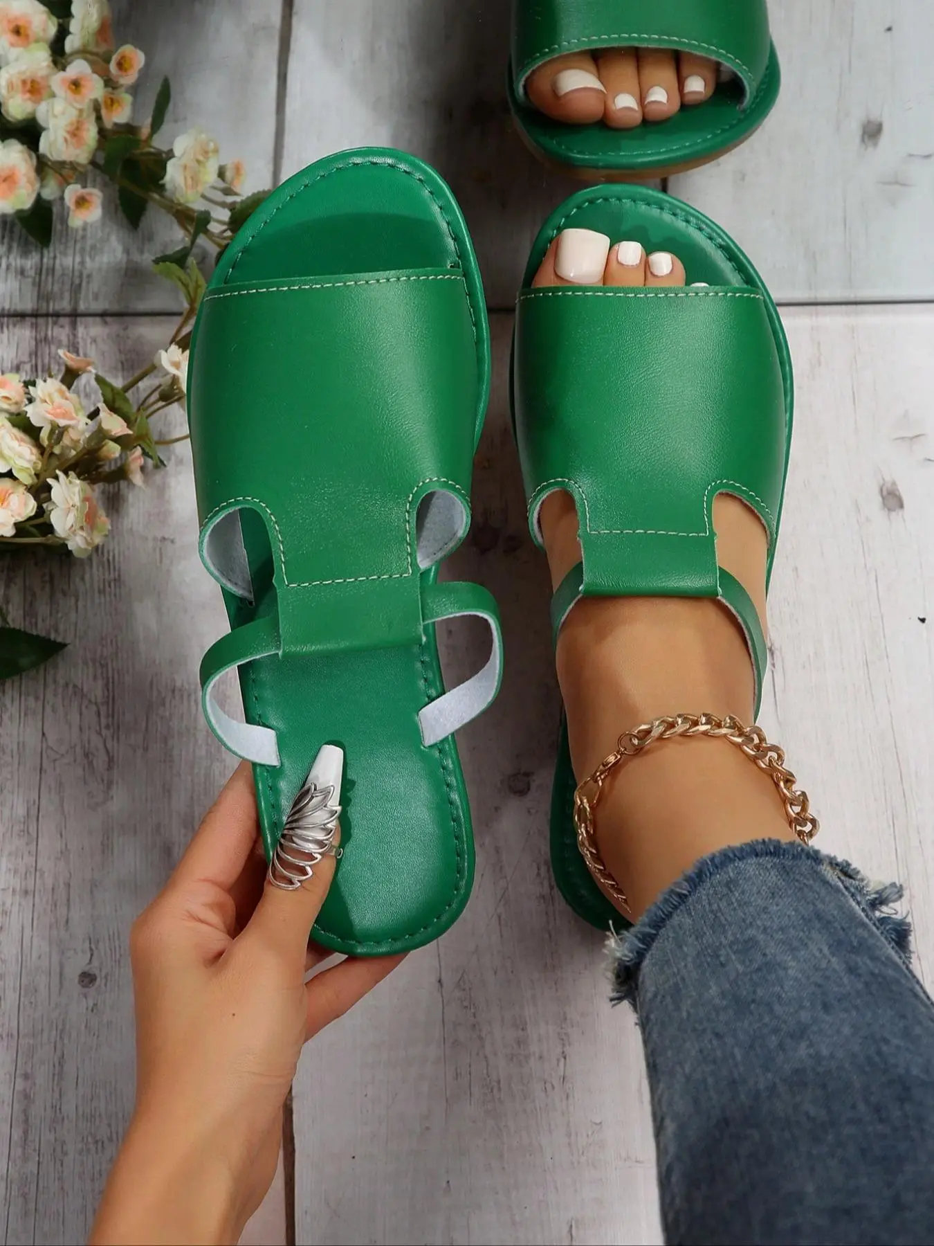 Women's Fashionable Solid Color Slide Sandals, Casual Comfortable Breathable Flat Sandals for Summer, Lightweight Breathable Shoes for Daily Wear, Girl, Solid Color Slippers