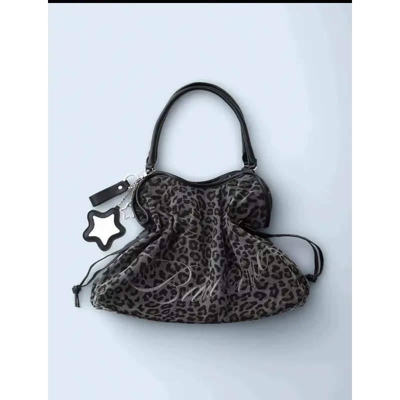 Black leopard print (comes with a star pendant)