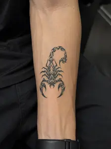 Scorpion Tribal Tattoo | Realistic Water-Free Temporary Fake Tattoo (7cm x 4.3cm)