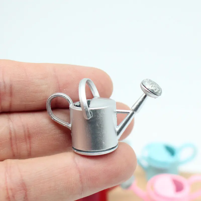 Miniature Watering Can with Sprinkler Head for Garden Agriculture 1:12 Dollhouse Doll House Accessory Doll Accessories DIY Diorama, Perfect Gift for Model Enthusiasts
