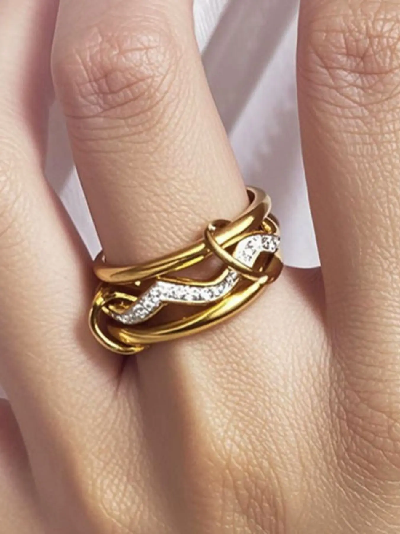 Stainless steel interlocking rings with full diamonds and wave-shaped three-ring design. New color combination and multi-element style Stackable Ring Fashion Stackable Rings