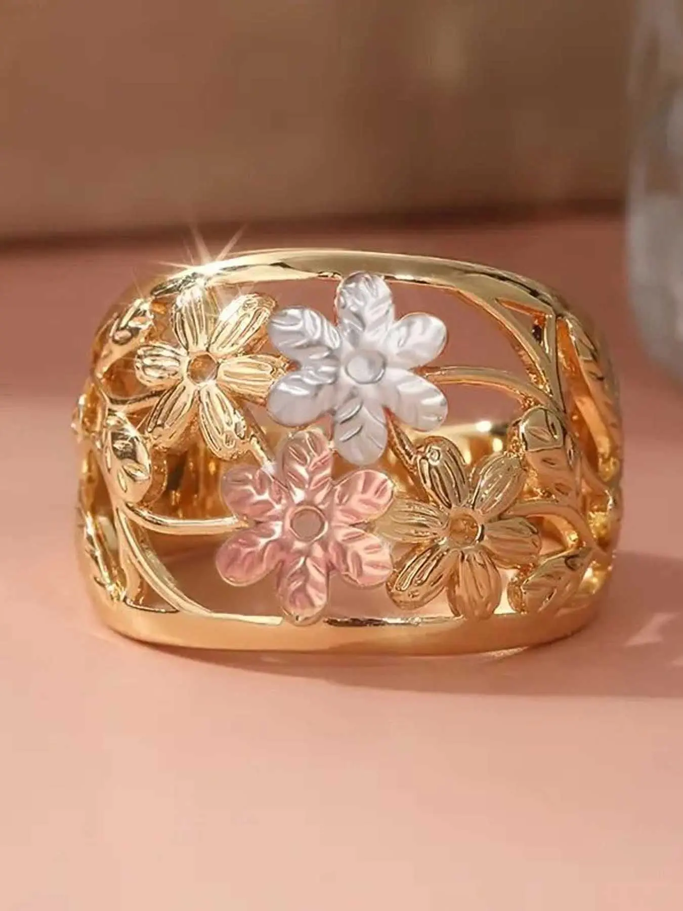 Vintage Ethnic Bohemian Style Hollow Floral Wide Band Ring, Vintage Rings, Jewelry Ring, Simple Design Women's Elegant Daily Wear Creative Ring, Unique Fashion Accessory, Boho Style Rings