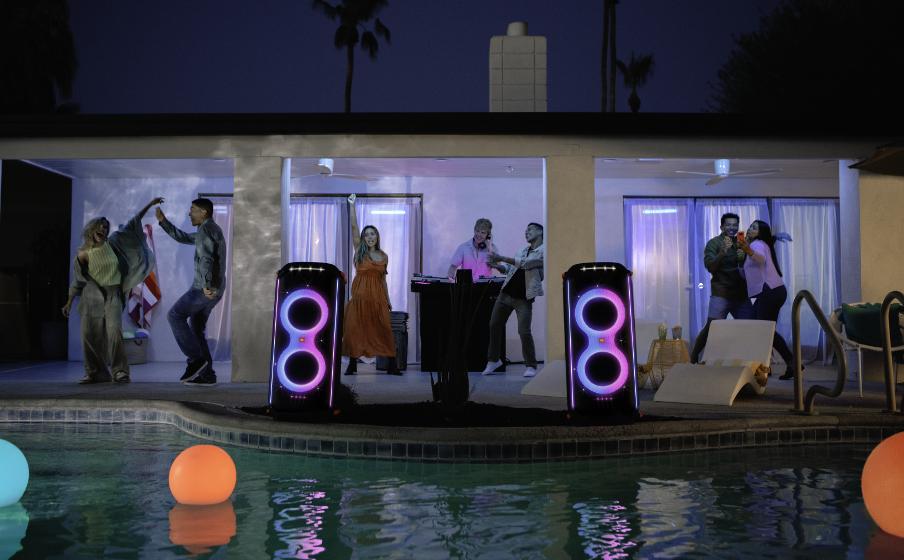 JBL Partybox 710, Party speaker with 800W RMS powerful sound, built-in lights and splashproof design.