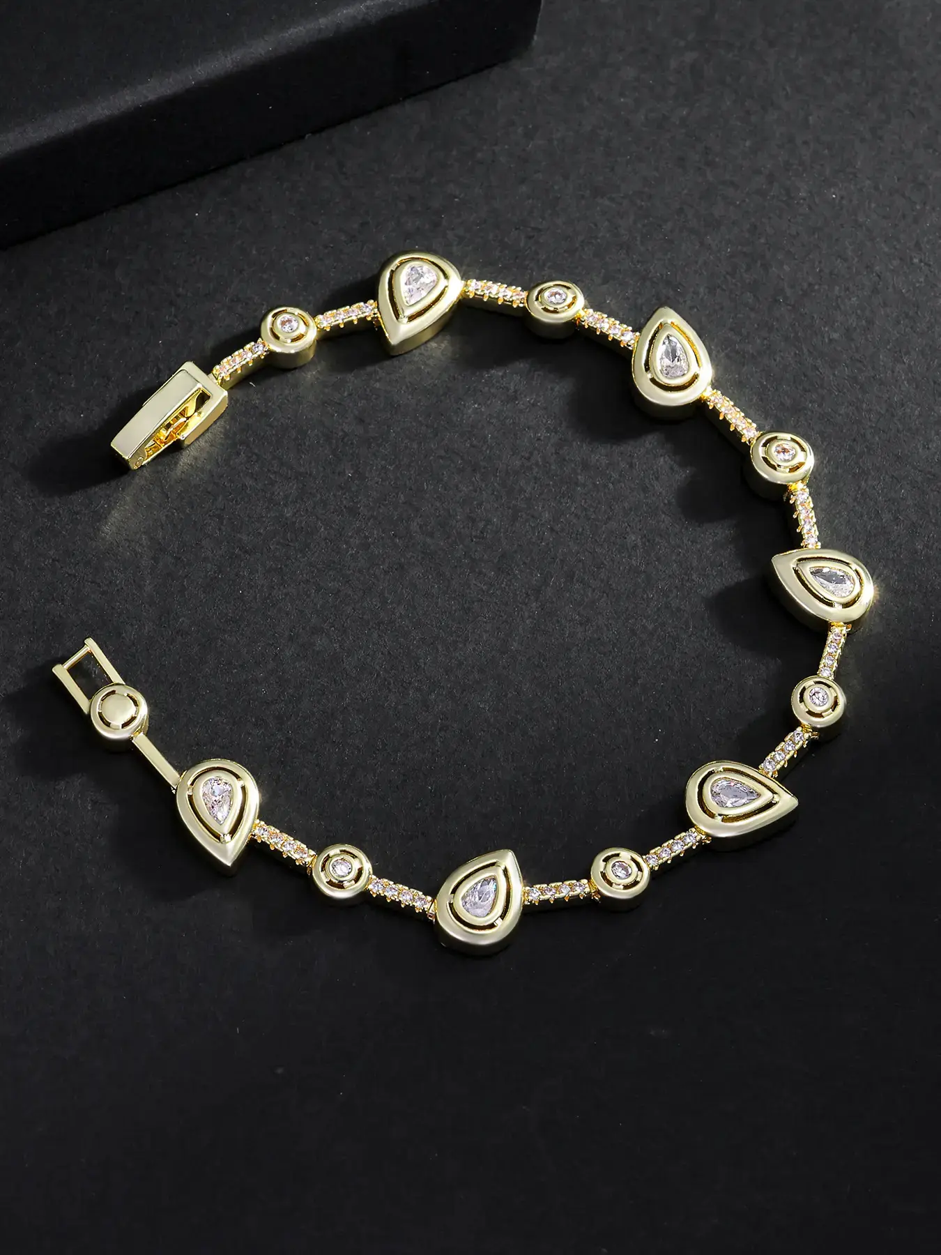 1PC ICED CHICS teardrop-shaped hip-hop bracelet, Fashion Bracelet, Trendy Bangle, Teardrop Design, suitable for both men and women, ideal for daily wear, Made of copper inlaid zircon material with a stable coating, great gift for partner
