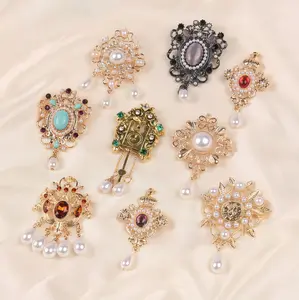 Vintage Baroque Pearl Dangle Brooches Multicolor Rhinestone Gem Filigree Pins for Clothing Shawl Suit DIY Jewelry Decoration