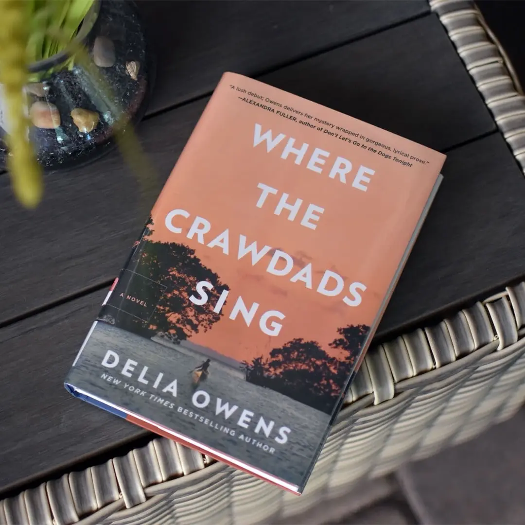 Where the Crawdads Sing Novel - Soft-Cover Book by Delia Owens, Literature & Art Genre, Gripping Heart-Wrenching Read for Book Lovers, Ideal for Lazy Weekends, On-the-Go Reading