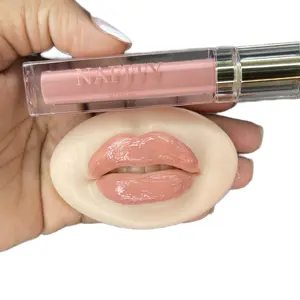 Ari Créme lipgloss