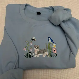 Spring meadow GREY AND WHITE cat embroidered sweatshirt Spring meadow GREY AND WHITE cat embroidered sweatshirt