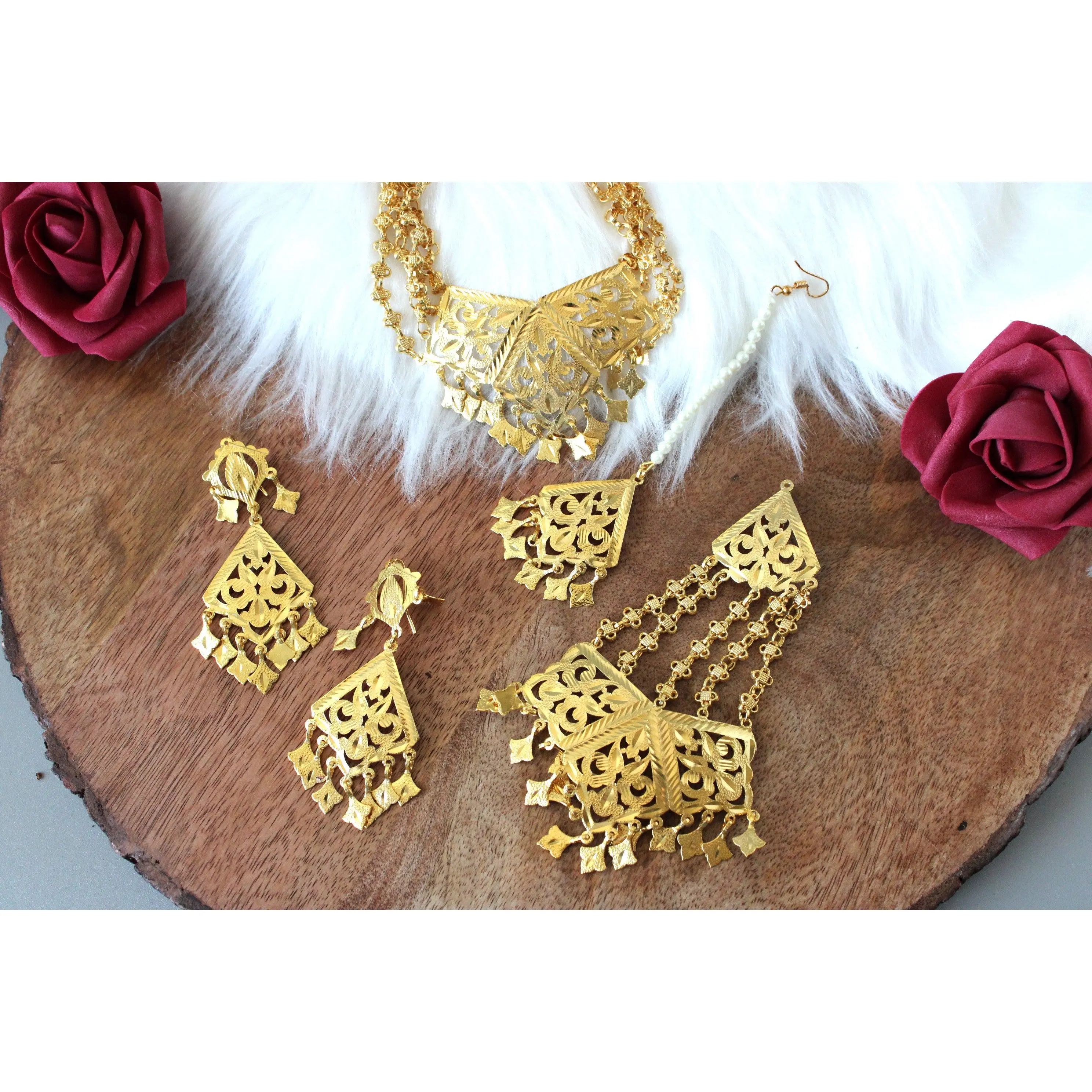 BINDI - TRADITIONAL PUNJABI GOLD FINISHED LIGHTWEIGHT JADAU SET WITH EARRINGS, PASSA&nbsp; AND TIKKA