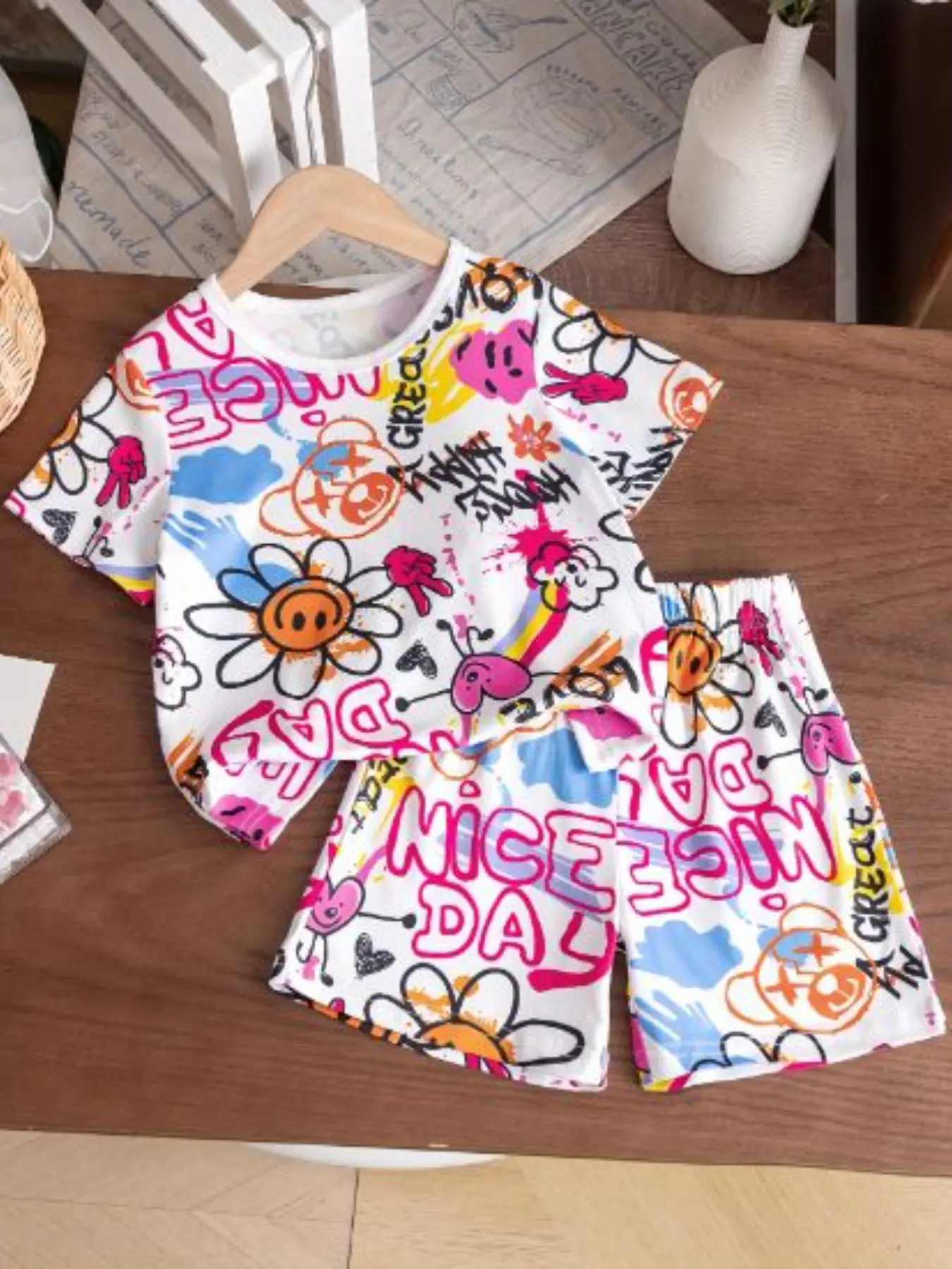 Girls' Toddler Cute Fun Heart Print Short Sleeve T-Shirt and Shorts Clothing Set, Comfortable Casual Summer, Perfect for Daily Wear, Outdoor Activities, Parties, Summer Special Gift Set