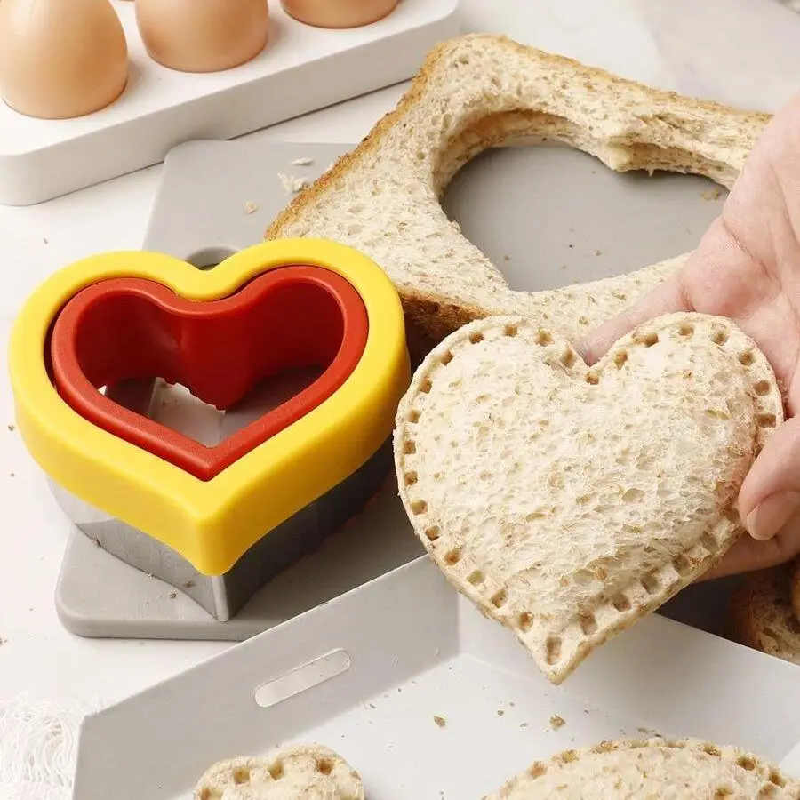 Heart Shape Stainless Steel Sandwich Mold, 1 Count Sandwich Cutter, Cookie Cutters Mold for Cakes Biscuits and Sandwiches, Kitchen Accessories, Birthd