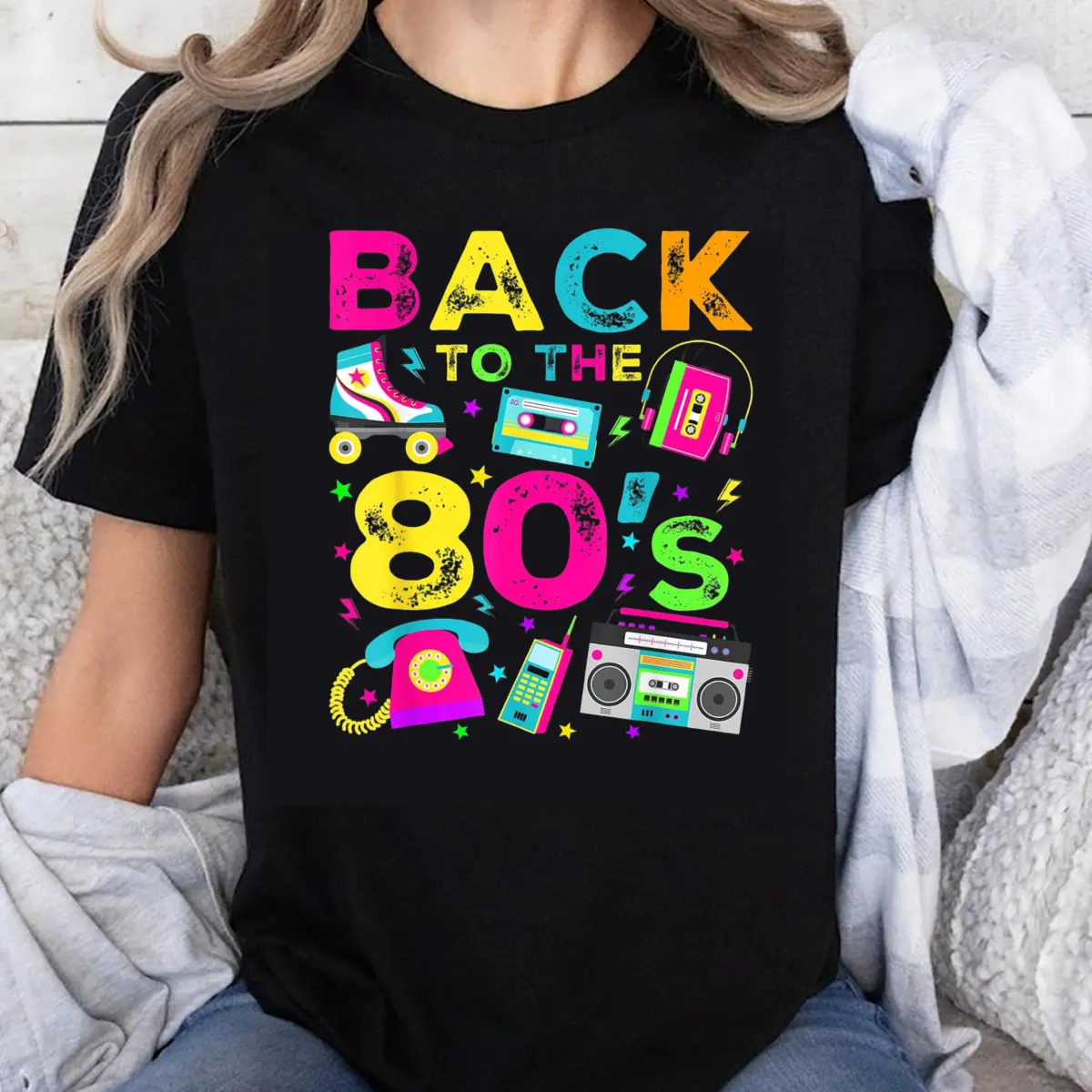 Women's 100% Cotton Short-Sleeve Casual Graphic T-Shirt, 80s Retro Neon Design with Skateboard, Cassette, Phone, Boombox & Headphones, Everyday Vintage Top for Men, Shortsleeve, Round Neck